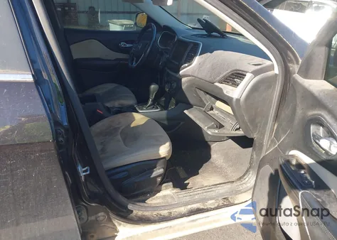 2015 Jeep Cherokee Latitude z USA, uszkodzony, nr VIN 1C4PJLCB3FW591439